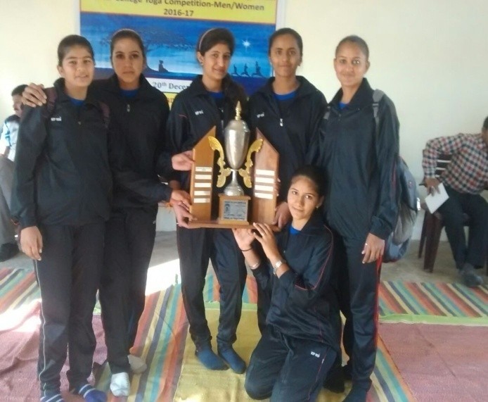 કૉલેજની ટીમ આંતર કૉલેજ યોગાસન સ્પર્ધામાં ચેમ્પિયન બની.