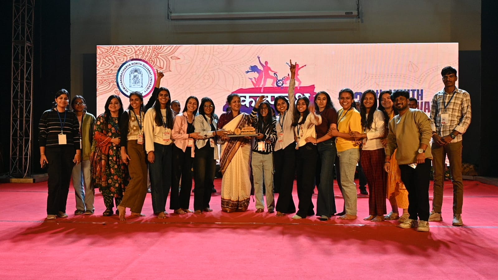 હેમચંદ્રાચાર્ય ઉત્તર ગુજરાત યુનિવર્સિટી, પાટણ ખાતે વર્ષ ૨૦૨૫-૨૬ માટે આયોજિત દ્વિ દિવસીય ૩૬ માં યુવક મહોત્સવમાં આપણી કૉલેજની વિધાર્થીનીઓ દ્વારા આસામી બિહુ નૃત્ય પ્રસ્તુત કરી દ્વિતીય સ્થાન પ્રાપ્ત કરી કૉલેજનું ગૌરવ વધારેલ છે.