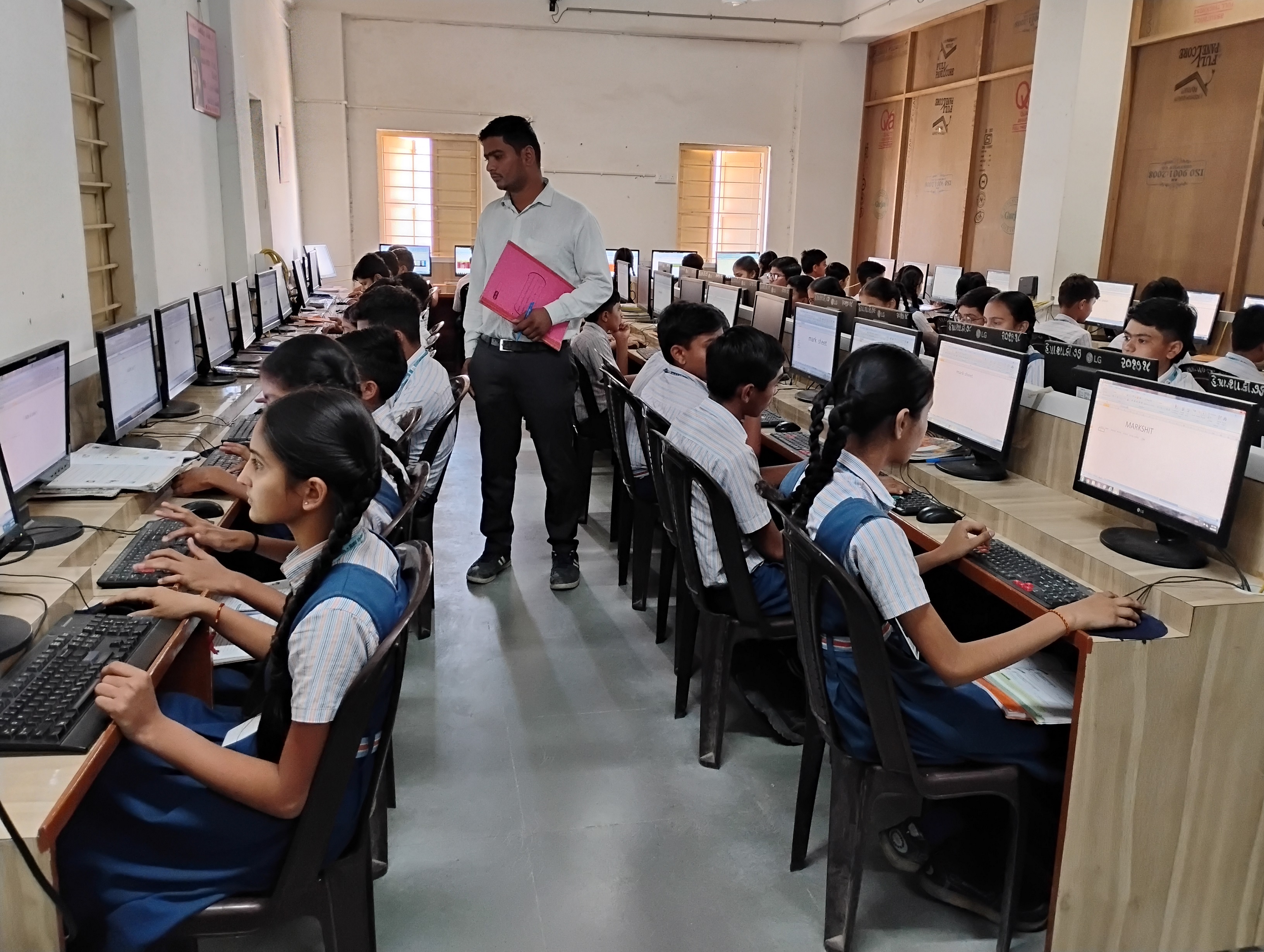 કમ્પ્યૂટર લેબ